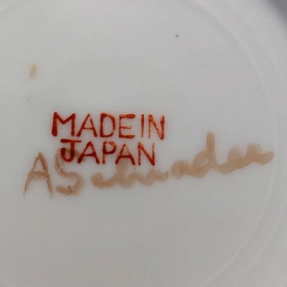 Vintage Japan Hand-Painted Porcelain Floral Finger Bowl Gold Rim Cut-Out Handles - Picture 6 of 6